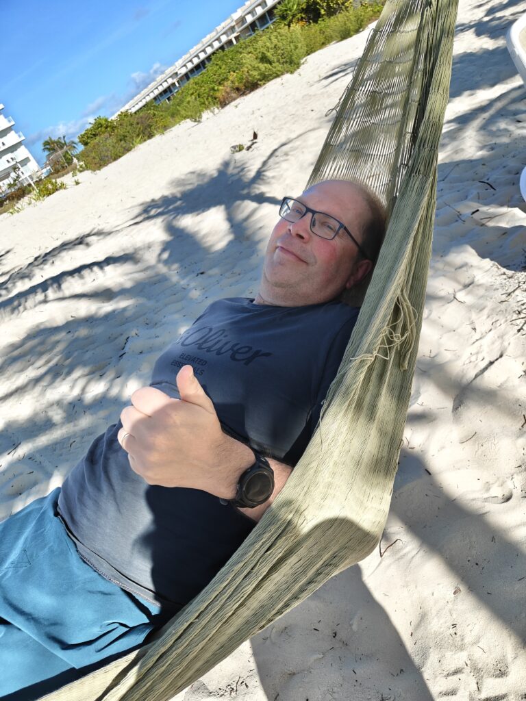Hangmatten op het strand van Riu Latino