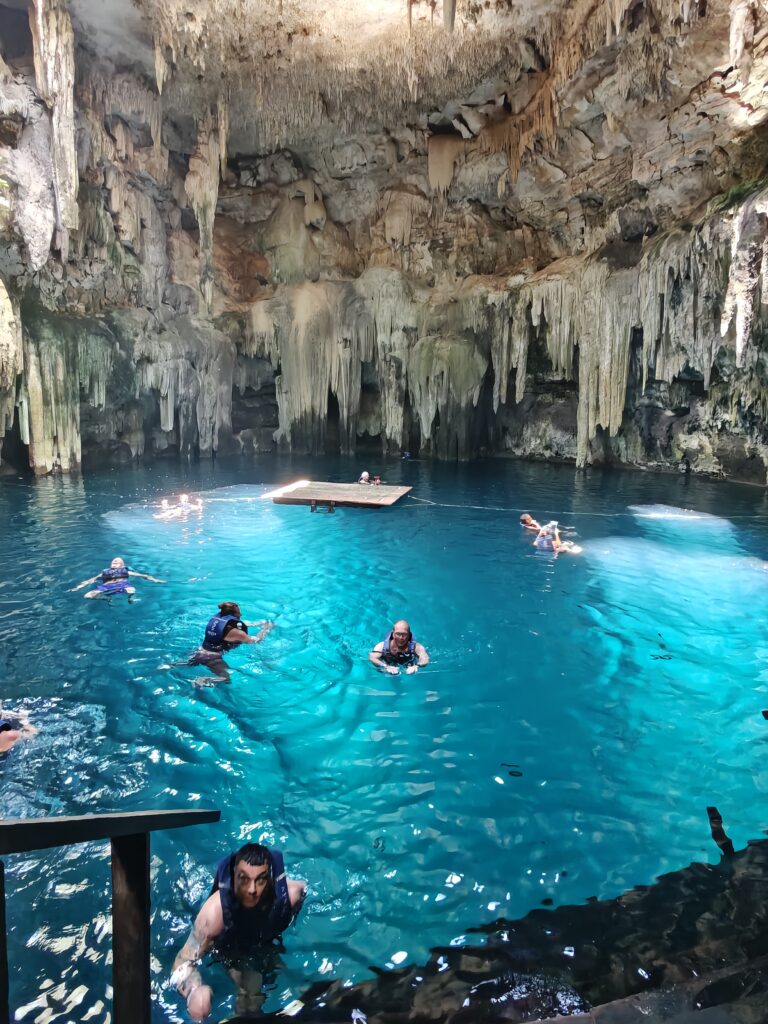 Zwemmen in een cenote tijdens onze Chichén Itzá excursie