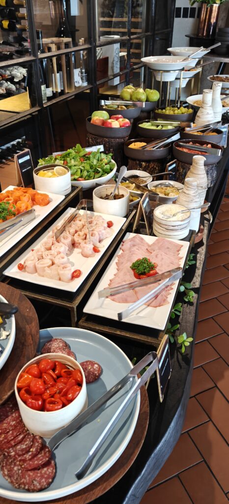 Ontbijtbuffet in Kruger Shalati
