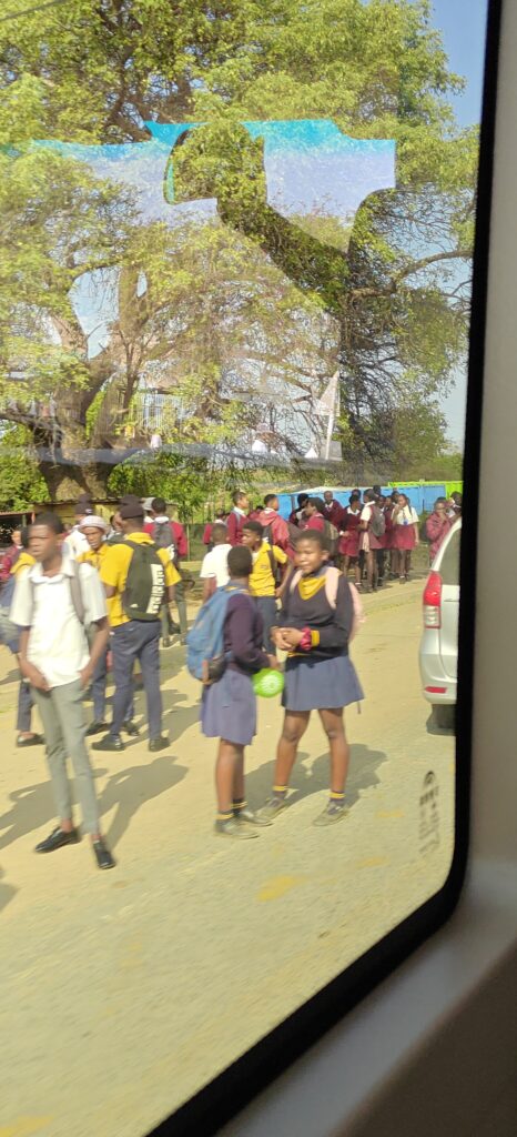 Schoolkinderen in uniform in eSwatini
